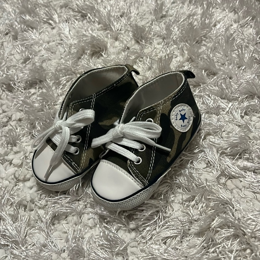 Cute baby shoes !! They really are super cute and go with many outfits !